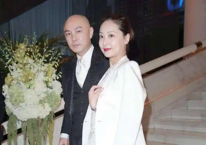 冯小刚徐帆在娱乐圈中,导演和女演员成为夫妻的例子数不胜数,冯小刚和