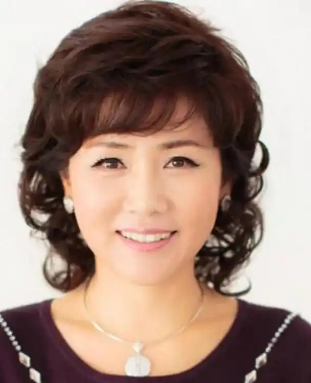 女人过了50岁:最好远离这"4种发型",大妈感十足,还没气质