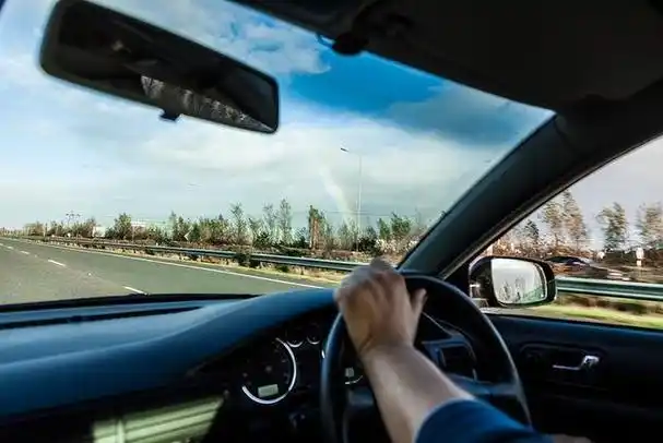 驾车时候,有这些坏习惯会离意外很近!