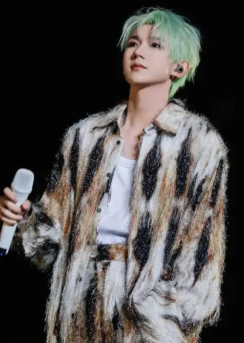 王源演唱会太帅了!