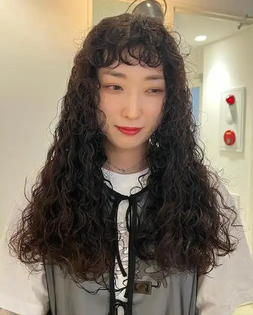 长头发细软贴头皮的姐妹,看看全头羊毛卷烫发,蓬松洋气显时尚