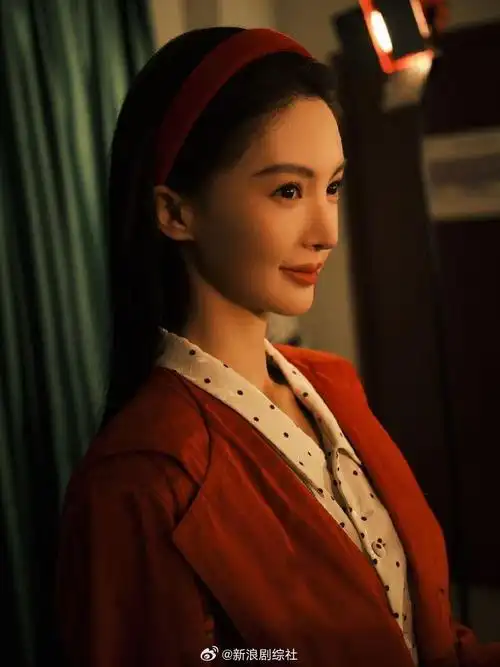 马燕双马尾年代证件照好贴角色啊,感觉金晨真的是生活在那个时代的人