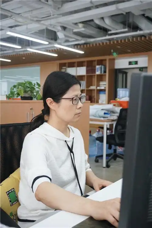 谢红兵风雨同行路上的一抹红