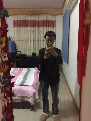 173身高.感觉颧骨太宽,一直脸大,鼻梁也不高.