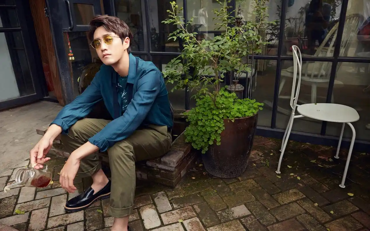 杨玏成熟范写真高清电脑壁纸杨玏男演员成熟男人帅哥明星写真