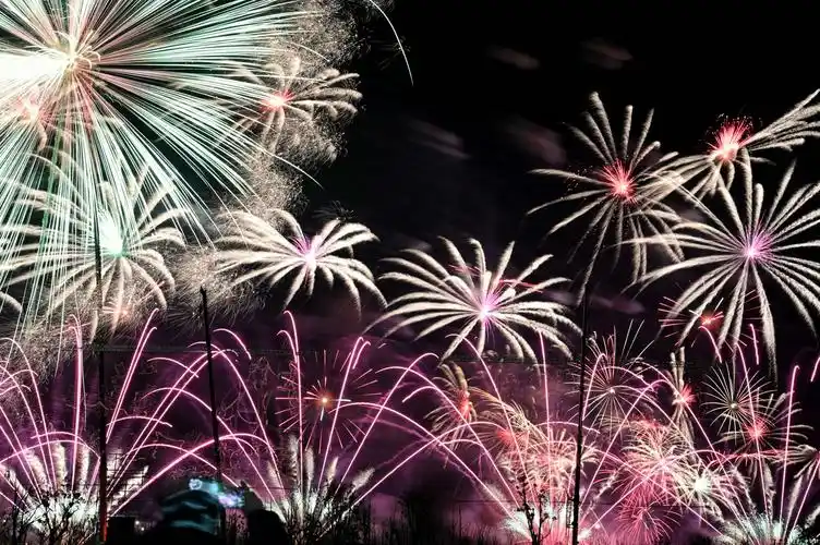 2021新年烟花秀 璀璨绽放滴水湖