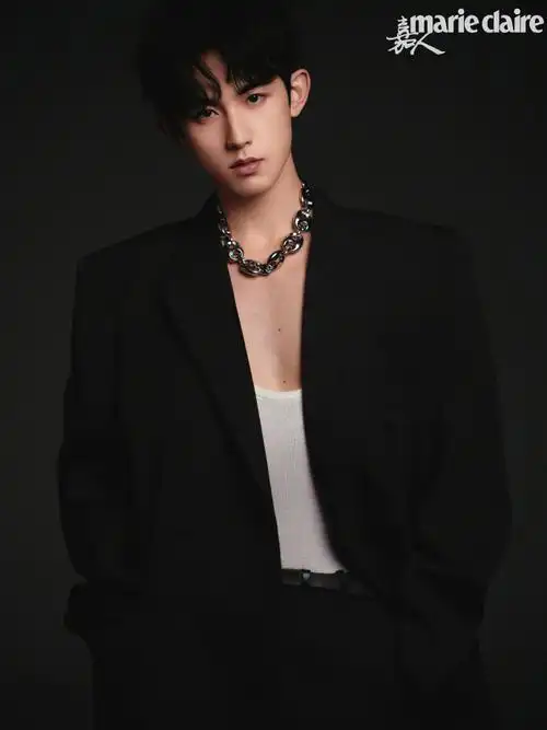 嘉人十一月刊#于甘孜高原的壮美景致中,@郭俊辰_fiction与"林南一"