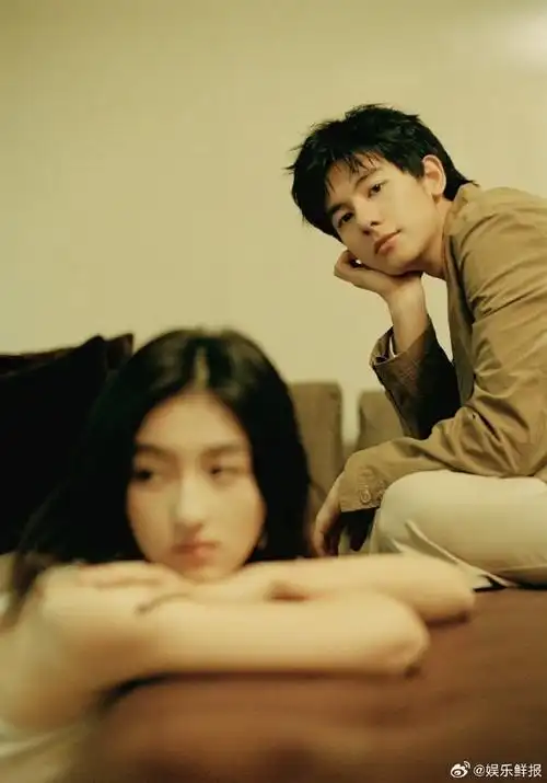 好六520发了张子枫胡先煦拍立得#朵宇cp上大分!小胡和张子枫好甜圹!