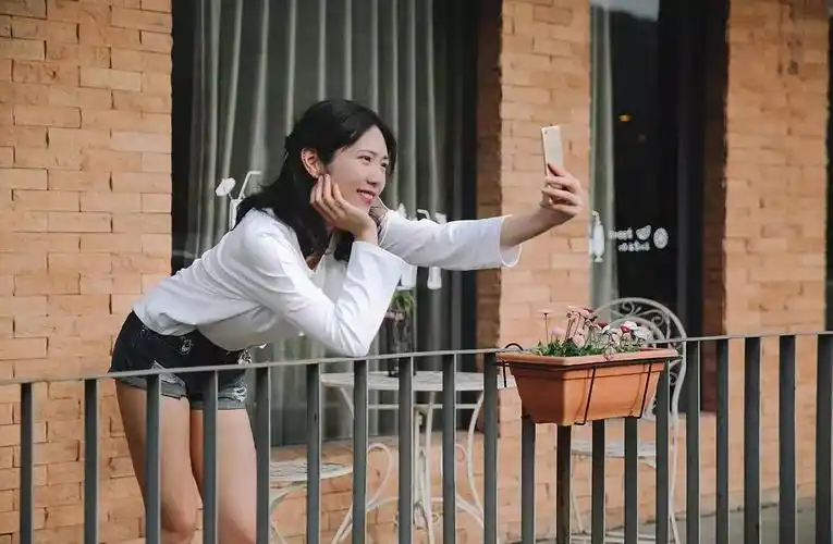 她后天聋哑16岁才学会说话如今粉丝10万成为网红圈一道清流