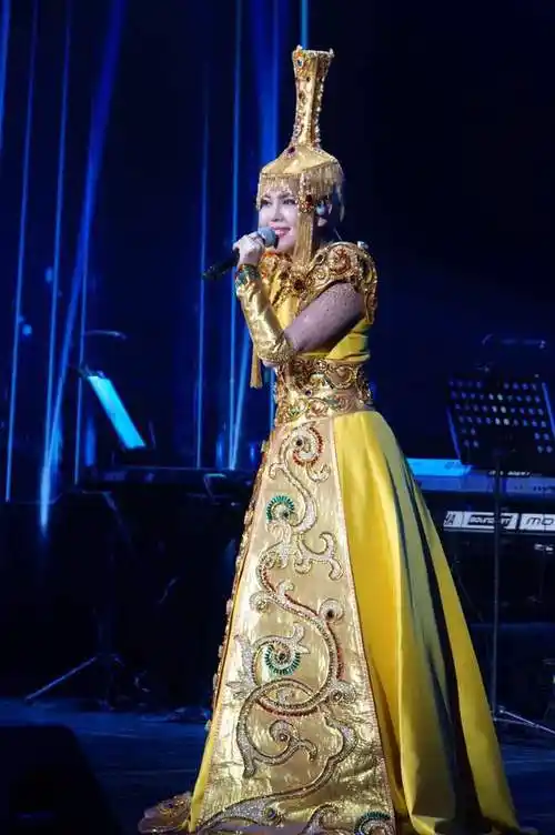 蒙古之花乌兰图雅演唱会"花城"广州开唱