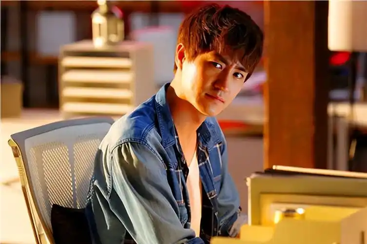 他的人气和流量,可他成为能够与俞飞鸿在《小丈夫》中演感情戏的演员