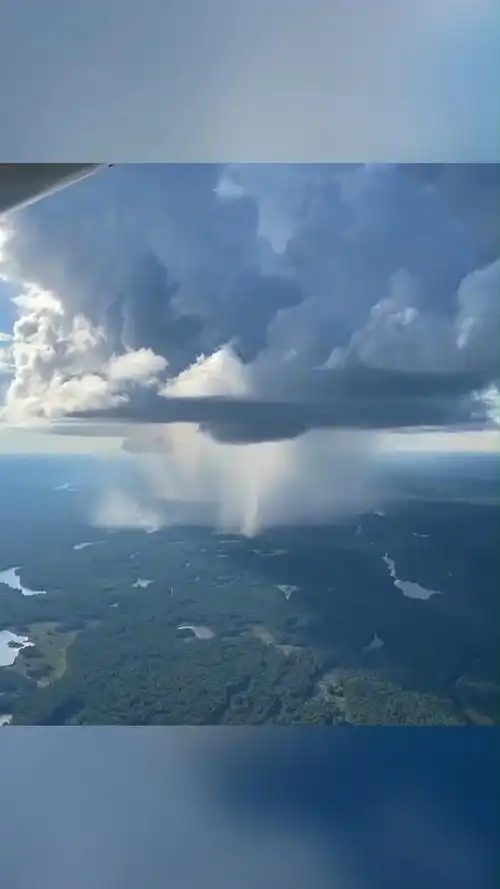 从云上看下大雨」在云端看下雨是种怎么样的体验?