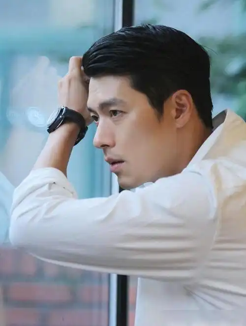 玄彬最新海报帅气依旧脸庞棱角分明