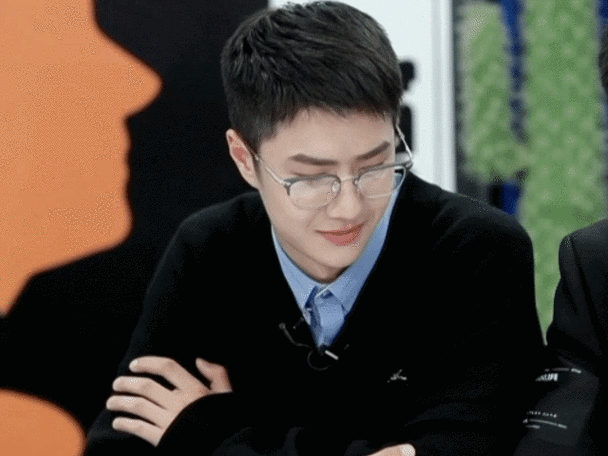 从录制开始就惊艳大家的王一博戴眼镜造型《天天向上》就在下期!