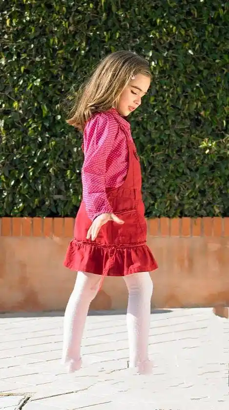 光脚女生(图片)