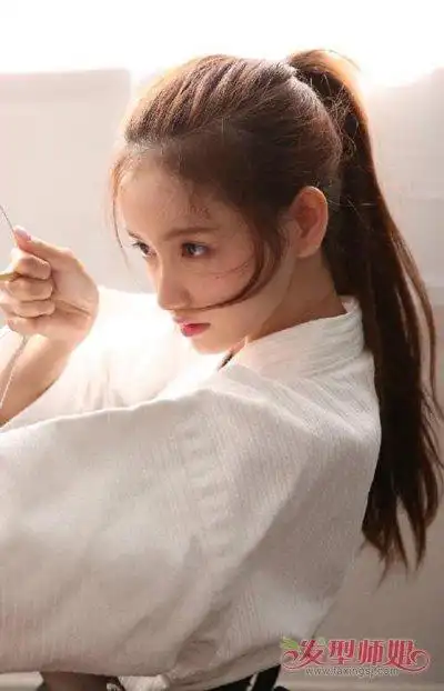 小脸女生扎马尾辫子造型 夏天适合的发色有哪些(3)_发型师姐