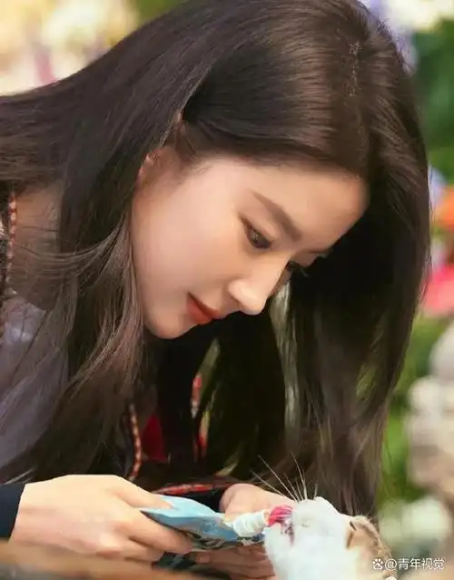 时光荏苒,岁月如梭,但有些美丽却永远定格在某一刻,刘亦菲的清纯唯美