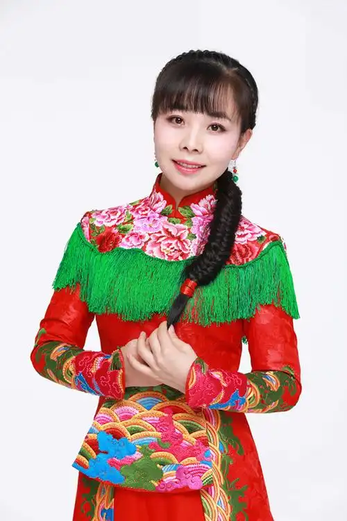 王二妮五首新歌母亲节上线 展对家乡的眷恋