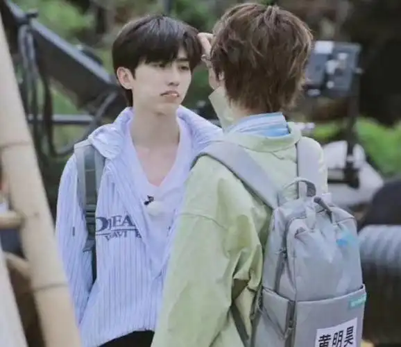 跑男8黄明昊跳yesok谁注意蔡徐坤互动真羡慕这友谊