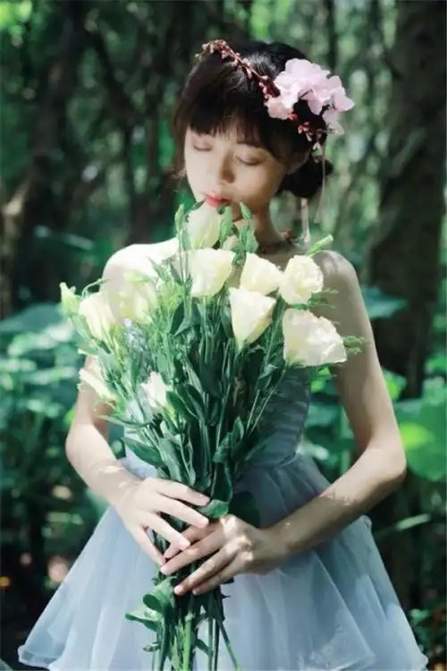 森系小清新女生背景图片皮肤 永远都在雨过天晴后-背景皮肤