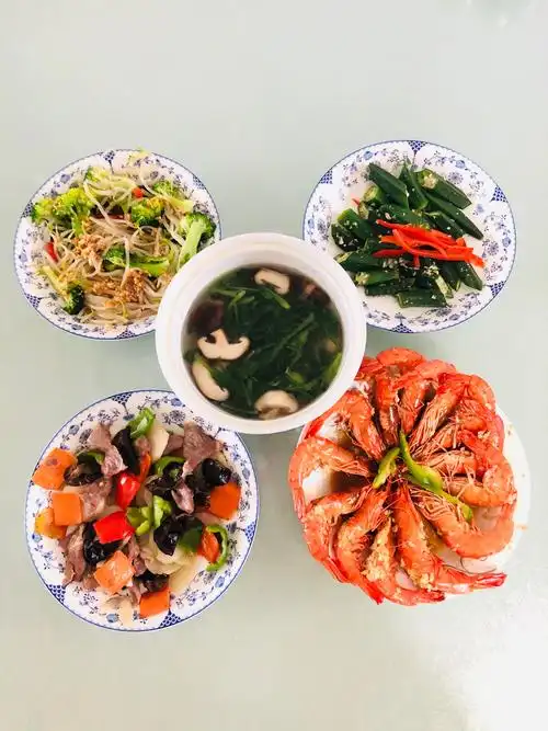 一顿可口清爽的四菜一汤午餐就做好啦!