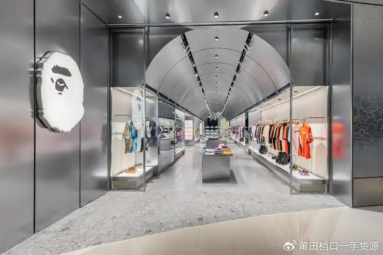 未来猿人世界够梦幻!沈阳万象城 bape store 再启新程!