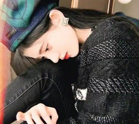 原创鞠婧祎吃面条三连拍表情丰富俏皮十足助理镜头下腿长一米七