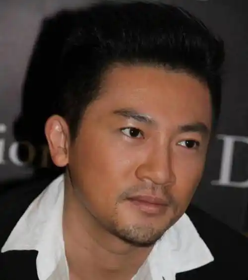 49岁苏有朋现身面部僵硬判若两人!拒绝粉丝签名当场黑脸被说傲慢