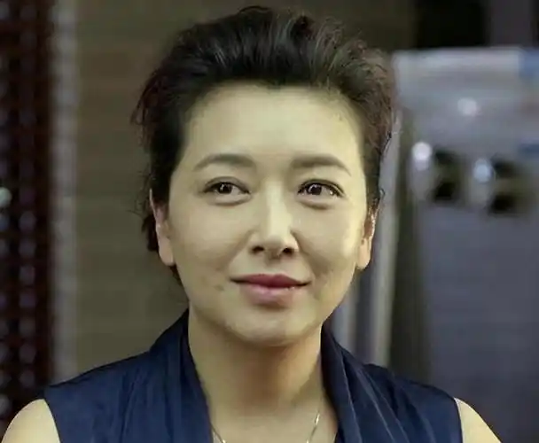 王志文,靳东都没娶到的江珊,为什么最后嫁给了平平无奇的他