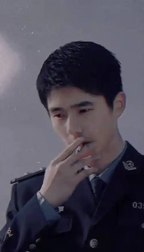 刘昊然的警察造型把大家都惊艳到了才发现他居然没演过警察
