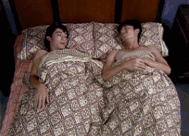 你侬我侬恩恩爱爱的两人.