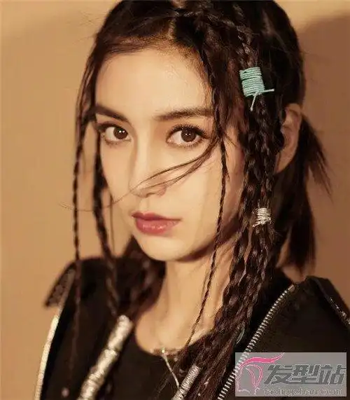 雷鬼脏辫嘻哈风 脏辫女生玩转时尚_发型站_最新流行发型设计发型图片