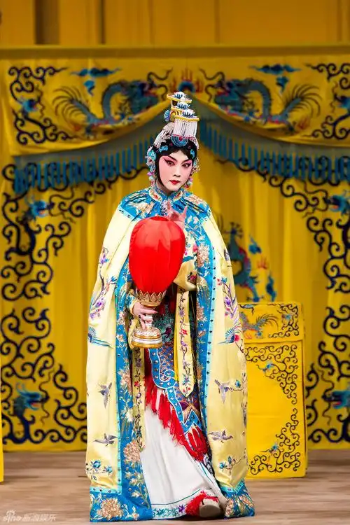 京剧演员丁晓君大连献艺