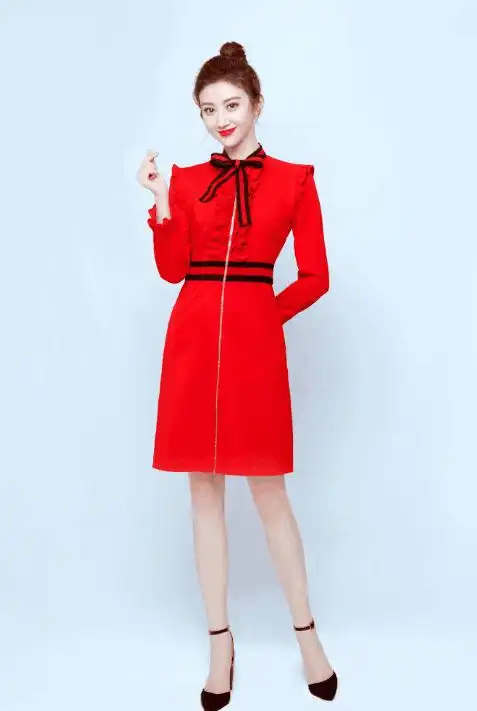 景甜一身红裙登上春晚舞台,甜蜜喜庆活力十足,太美了