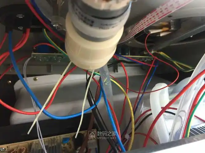 拆修才用不到一个月的志高吧台饮水机