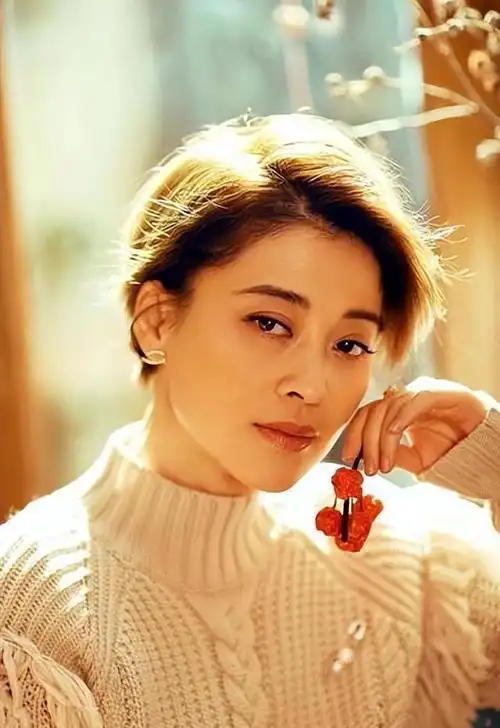 梅婷:拒绝名导演,为前夫花400万,二婚嫁摄影师幸福圆满,凭啥