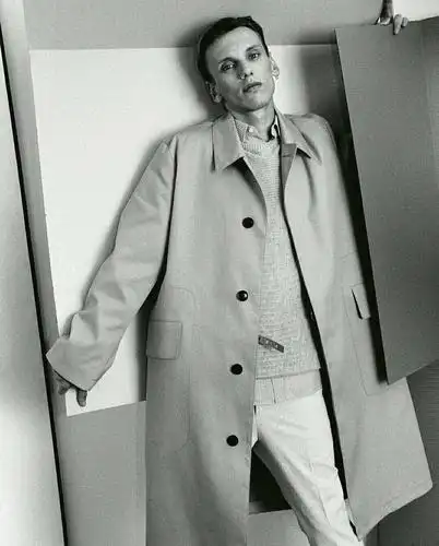 杰米·坎贝尔·鲍尔 jamie campbell bower的图片