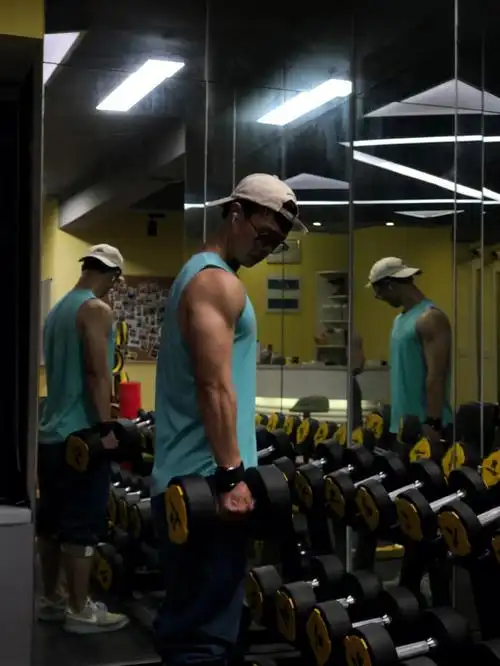 练出腹肌马甲线  #举铁p.k.瑜伽  #男士穿搭