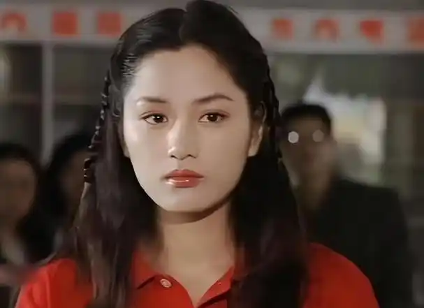 瞿颖,曾被誉为中国内地首位国际模特,在90年代的国内极为知名,深受