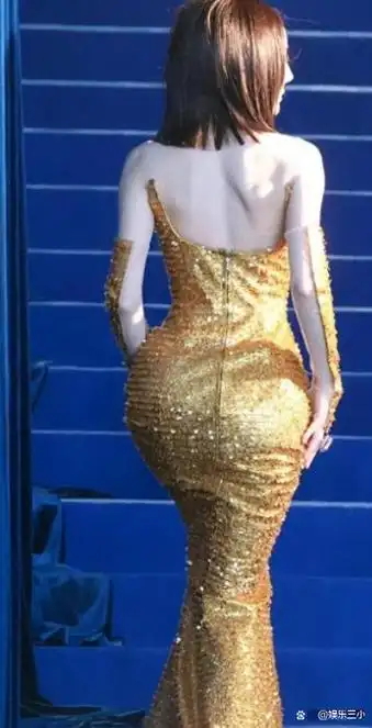 蜜桃臀不算什么看了迪丽热巴的蝴蝶臀真的心动