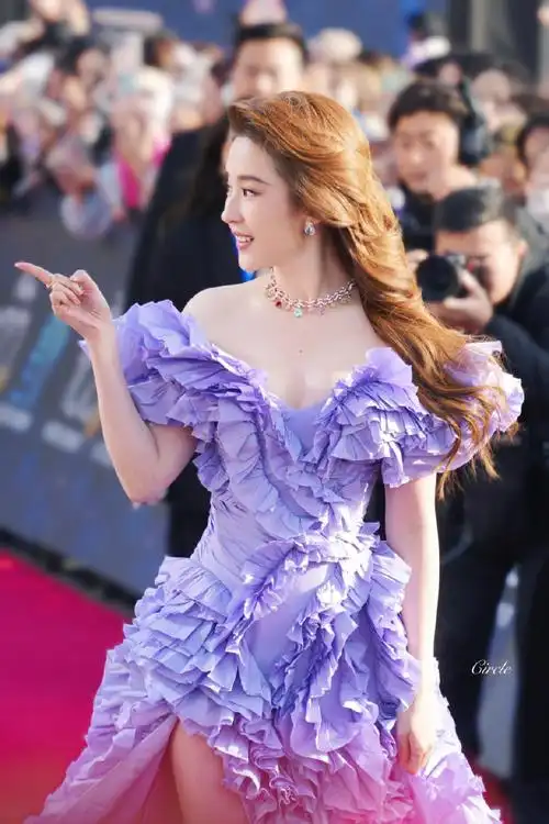 刘亦菲超话#刘亦菲配音迪士尼星愿#|231117迪士尼星愿首映礼红毯怎么