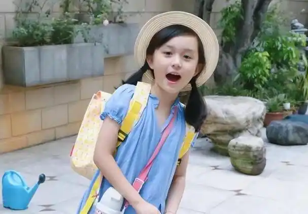 两岁出道收入百万,因太漂亮被禁止整容,现今的刘楚恬咋样了?