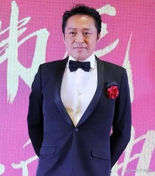 曾经的琼瑶当红小生,玉树临风的吕洞宾,如今的马景涛也成为了发福的