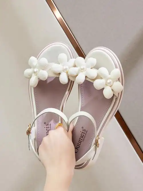 高颜值花朵凉鞋也太少女了