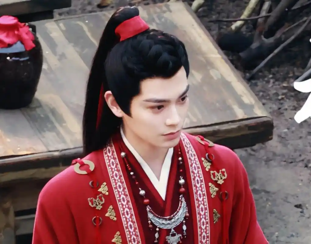 宋茜《山河枕》路透好飒!红衣侠女太惊艳,丁禹兮古装梦回韩烁!