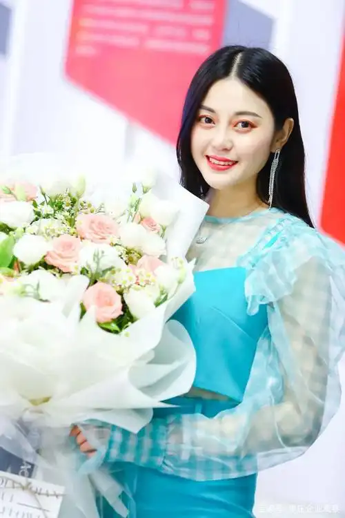 车管家成功签约星光大道冠军歌手杨大六