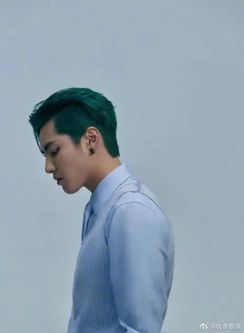 吴亦凡爱上的北极星绿发 原来可以这么百搭?