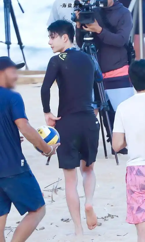 王一博夏日冲浪店