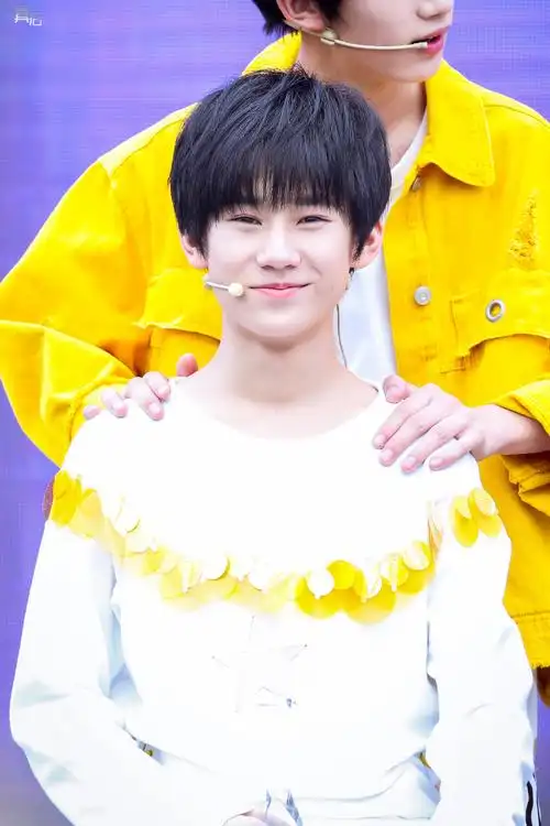 人类幼崽行为大赏#怎么能少了我们奶呼呼的小圆子呢@时代少年团