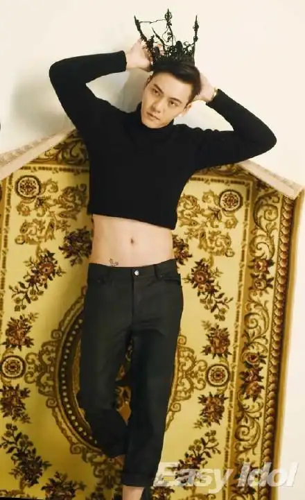 陈伟霆生日花式秀肌肉